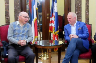 (FOTO) Vesić u Starom dvoru sa izraelskim maratoncem Šaulom Ladanijem