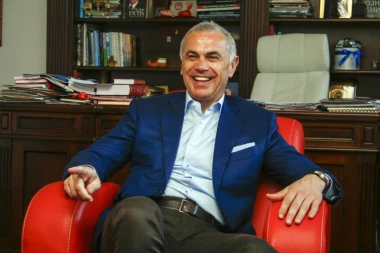 (FOTO) PROCURELA FOTKA: Evo kako je Terzić PROSLAVIO dolazak unučeta na svet