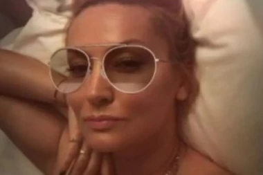 Goca Tržan pozirala u toplesu, pa poručila da joj NE TREBA FOTOŠOP!