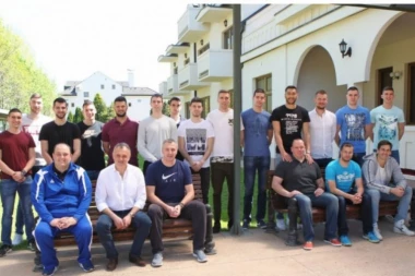 ZORAN GAJIĆ POZDRAVIO REPREZENTATIVCE: Okupili se odbojkaši Srbije