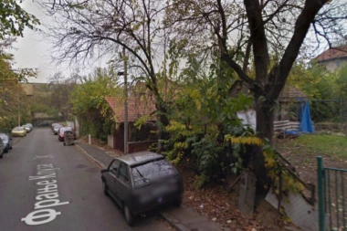 MRTAV MUŠKARAC (43) NA ZVEZDARI: Ležao u lokvi krvi na sred ulice!