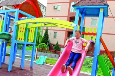 Novi pravilnik o igralištima: POVREDU DETETA U PARKU PLAĆAĆE OPŠTINA