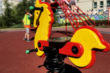 RODITELJI U PANICI, POLICIJA NA ULICAMA! Nema prijave da su deca snimana po parkovima