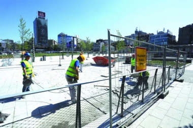 SLAVIJA SE RASPADA, A MILJKOVIĆ ĆUTI: Na trgu nedelja radna, a gazda se ne oglašava