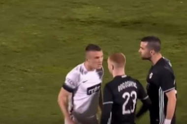 (VIDEO) Odrastao u crno-belom, a sada im lupa šamare: IGRAČ ČUKARIČKOG "ZALEPIO" IVANOVIĆA