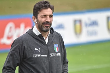 Neumesno: Bufon se rugao Kinezu zbog korona virusa