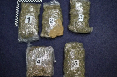 Uhapšeno 5 dilera: Pali sa 17 kila droge!