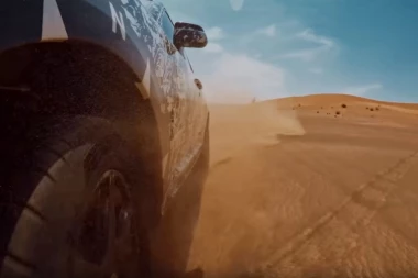 IZAZOV ZA PREMIJUM BREND: Rols-rojs hara pustinjama Dubaija (VIDEO)