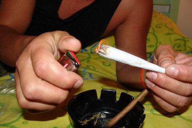 ZABRINJAVAJUĆE: Svaka druga mlada osoba u Srbiji je probala marihuanu!
