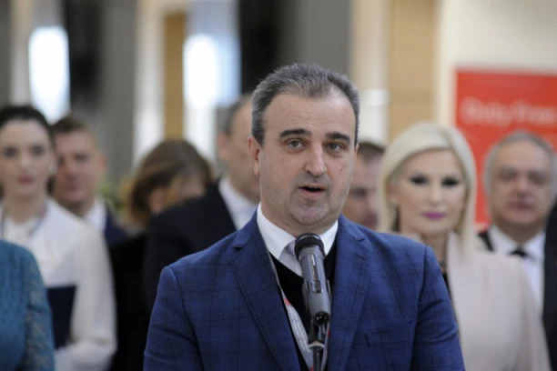 PROBLEMATIČNI ARANŽMANI DIREKTORA! Vlaisavljević nameštao silne tendere: ČITAJTE U SRPSKOM TELEGRAFU!