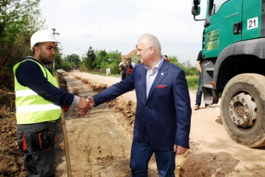 VESIĆ: Asfaltiramo put koji povezuje TRI GRADSKE OPŠTINE!