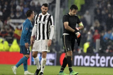 Od svitanja do sumraka: RASPAD SISTEMA U JUVENTUSU, BUFON "IZRIBAO" SAIGRAČE U SVLAČIONICI!