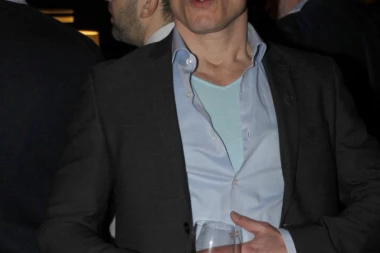 Nova premijera u Ateljeu 212 samo za 16+: Siluju nas ovi što  iskaču iz TV kutija!