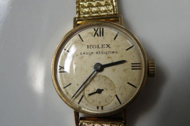 BEOGRAĐANKA SE PRAVILA LUDA: Htela da prošvercuje "sitnicu" - tri sata vredna 27.000 dolara!