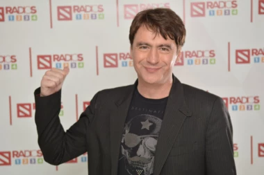 PEVAČ APELOVAO NA SVOJE FANOVE: Imam 30 lažnih profila na fejsbuku, ne odgovarajte nijednom!