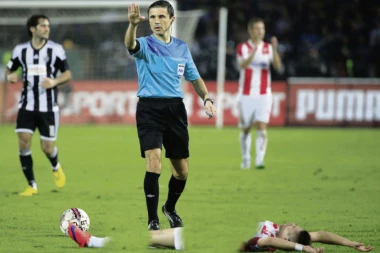 Englezi analizirali Mažića: LAK NA KARTONIMA, ALI SAVRŠENO KONTROLIŠE DERBIJE!