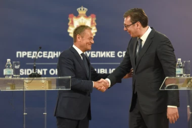 VUČIĆ SA TUSKOM: Borimo se da NAŠA DECA NEMAJU PROBLEME kakve mi imamo danas!