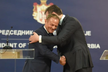 (FOTO) Džaba što je Đilas kukao, Donald Tusk čestitao pobedu predsedniku Vučiću i SNS-u: Iskoristite ovaj uspeh na evropskom putu Srbije