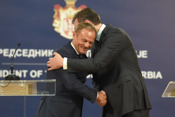 (FOTO) Džaba što je Đilas kukao, Donald Tusk čestitao pobedu predsedniku Vučiću i SNS-u: Iskoristite ovaj uspeh na evropskom putu Srbije