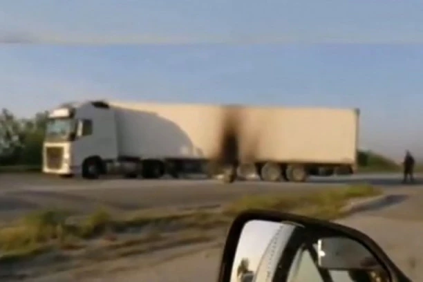 UŽAS U BORČI! Vozač kamionom udario u zaštitnu ogradu I OSTAO NA MESTU MRTAV!