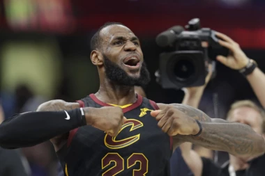 (VIDEO) OVO MOŽE SAMO KRALJ DŽEJMS: Pogledajte Lebronove majstorije na meču sa Indijanom
