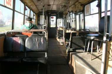 VOZAČ TROLEJBUSA KAŽNJEN SA 10.000 DINARA: Evo i zašto