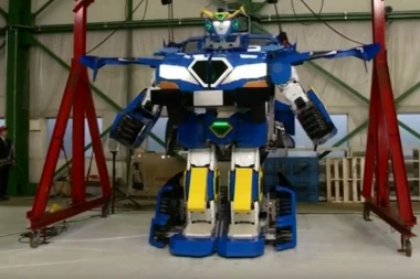 Predstavljen prvi TRANSFORMERS: Iz robota se pretvorio u automobil!