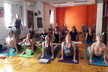 DOŽIVITE STOTU: Tajne aštanga joge