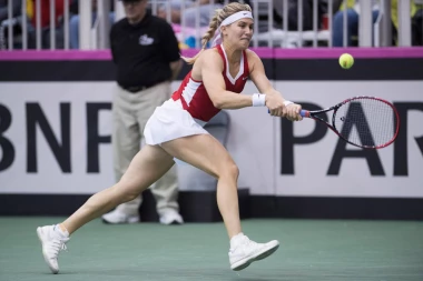 (FOTO) ATRAKTIVNA TENISERKA SE SKINULA ZA MEDIJE, poruka njenog oca je sve ostavila bez teksta!