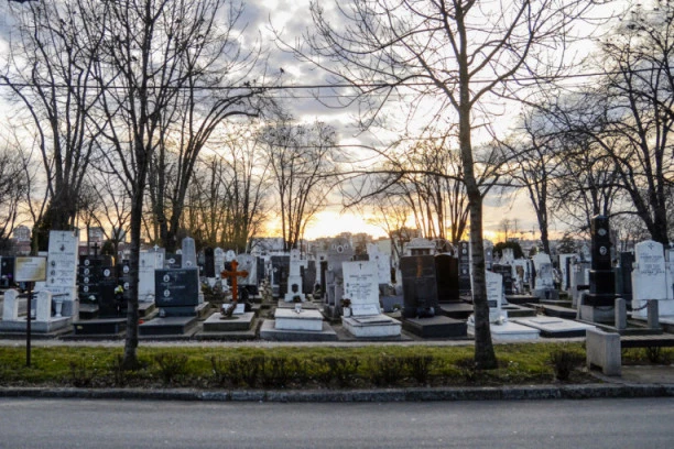 Sutra su Zadušnice i svi će pohrliti na groblja: Ovo je važno obaveštenje za sve njih, da ne budu iznenađeni kada odu tamo!