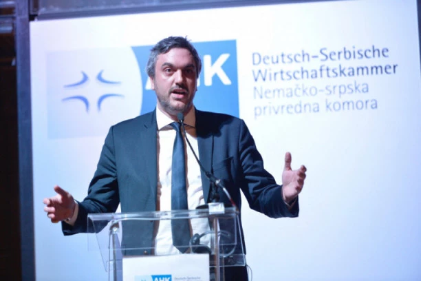 MUKE SRPSKIH KAMIONDŽIJA NA NEMAČKOJ GRANICI! Čekanje u nedogled! ČADEŽ MOLI NEMCE DA NEŠTO PREDUZMU!