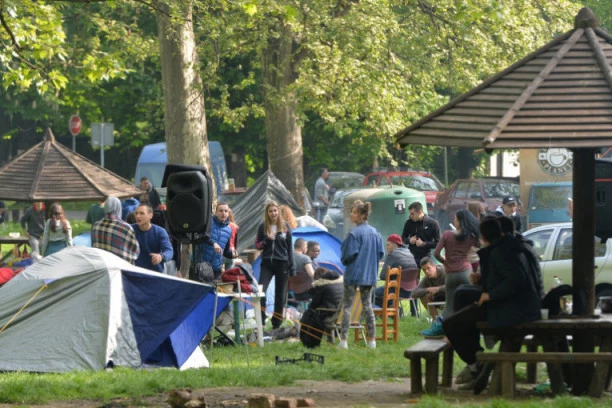 POJAVILI SE ZARAŽENI KRPELJI! Košutnjak i Ada najkritičniji: Ovo je najbolji način da se zaštitite!