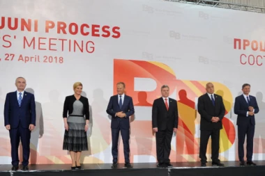 (FOTO) SASTALI SE LIDERI ZAPADNOG BALKANA! Vučić stigao u Skoplje