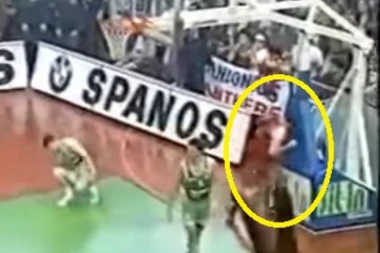 (VIDEO) Četvrt veka od kada je Janković udario glavom o konstrukciju i ostao nepokretan