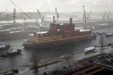 (VIDEO) NUKLEARNA PODMORNICA "PLOVEĆI ČERNOBILJ": Ruska moćna mašina krenula na prvu plovidbu