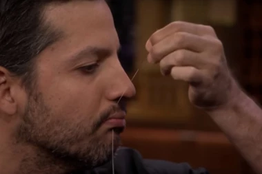 (VIDEO) Ušio usta u sred emisije!