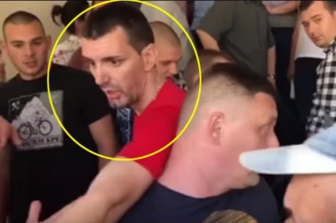 (VIDEO) NEVIĐEN SKANDAL U PARAĆINU: Bivši robijaš bahato sprečio građane da prisustvuje sednici Skupštine opštine