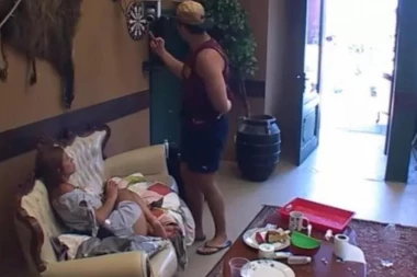 (FOTO) SLOBA JE MUVAO OVU DEVOJKU!