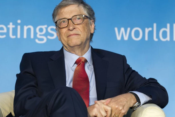 (FOTO) MISTERIJA: Bil Gejts primio vakcinu protiv korone, ali JEDNU stvar ne otkriva!