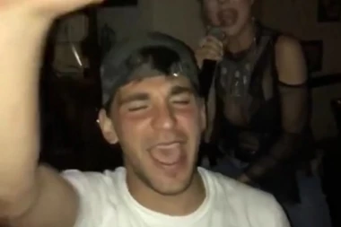 (FOTO) KAKVO SLAVLJE: Fudbaleri Crvene zvezde su JOŠ U KAFANI