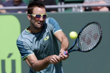 Trociki uspešno startovao, savladao domaćeg tenisera!