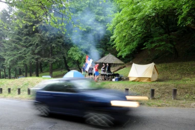 OD PROTESTA DO ROŠTILJANJA! Evo kako SRBI proslavljaju Dan (ne)rada