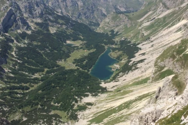 Drama na Durmitoru: Dvojica planinara se zaglavila u stenama