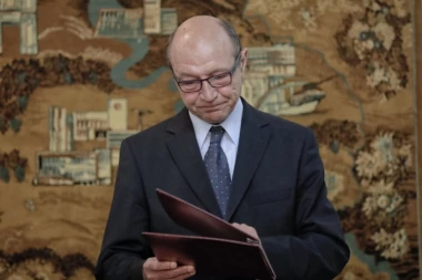 "NEMAČKA PRITISKA RUMUNIJU DA PRIZNA KOSOVO, ALI TO NIJE MOGUĆE"