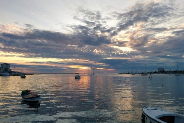 STRANCI BEŽE GLAVOM BEZ OBZIRA: Evo zašto je od petka Istru napustilo 100.000 putnika!