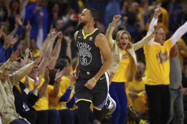 Ratnici sa Karijem poveli 2:0 u seriji