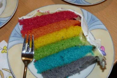 SUD ODLUČIO: Pekara diskriminisala gej kupca jer je odbila da napravi kolač!