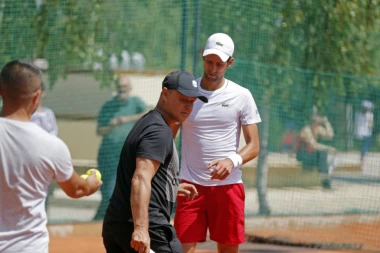 (VIDEO) Nole, možeš u fudbalere