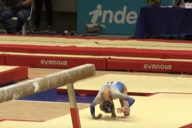 (VIDEO) STRAŠNA SCENA: Zbog ovog pada na vrat mogla je da ostane u kolicima do kraja života