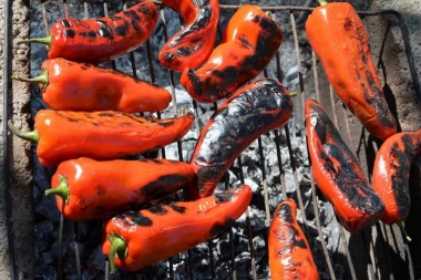 Gorka zimnica: Zbog pečenja paprika može se završiti u zatvoru